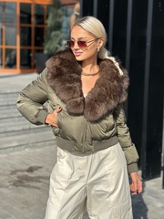 Пуховик в цвете «оливка» с мехом песца 50см