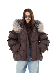 Шоколадный пуховик с мехом енота и завязками на рукавах