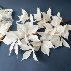 №2 Листья розы на ветке, искусственная зелень, свадебный декор, цвет Белый, 78 см, набор 1 шт.