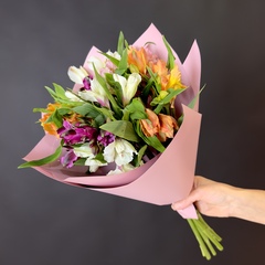 Букет цветов из 7 альстромерий