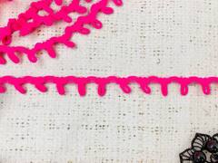 Тесьма с эластичными петлями, 8х10 м, ш. 1,5 см, розовый неон