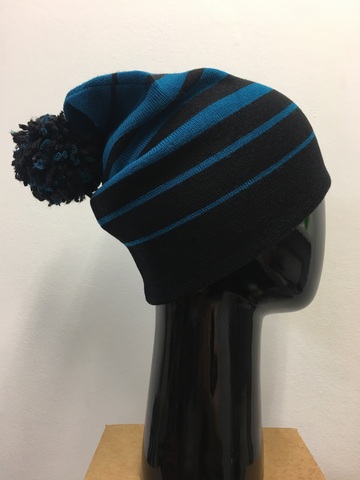 Зимняя двухслойная удлиненная шапочка бини c полосками. Градиент - переход от черного к бирюзово-синему оттенку.