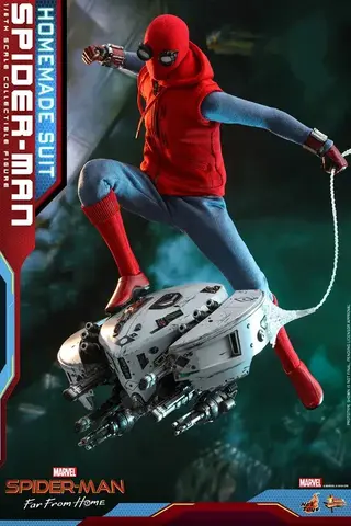 Фигурка Человек паук масштаб 1/6 Человек-паук Вдали от домам Hot Toys