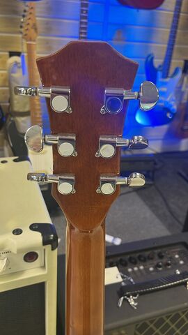 Mustang MF24CE - Электроакустическая гитара с вырезом 4EQ, верхняя дека ель фанера/гриф нато+палисандр