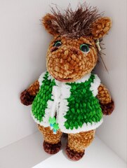 Лошадка в зеленой жилетке (23 см)