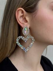 56429- Серьги длинные из кристаллов в с подвеской СЕРДЦЕ