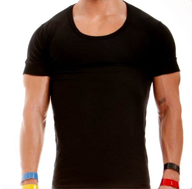 Мужская футболка черного цвета