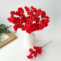 Ягоды Красные, искусственные на ветке 19 см., 5-8 мм., набор 10 шт.