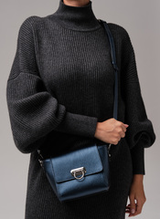 Сумка кожаная через плечо синий металлик