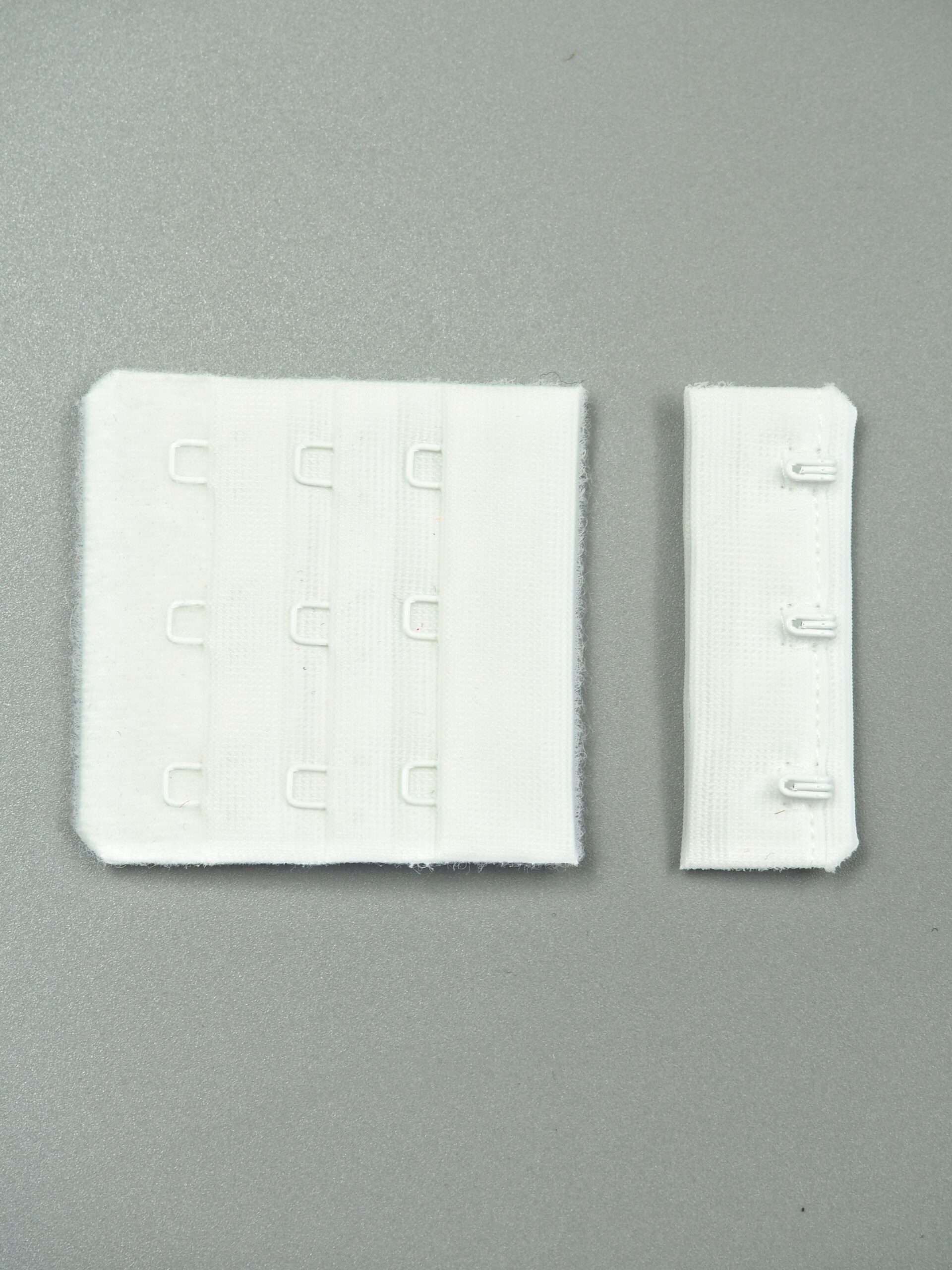 Застежка для бюстгальтера теплая белая с крючками 3х3