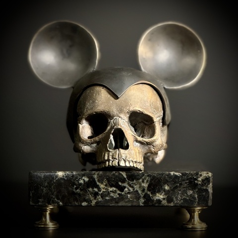 Череп Микки Маус