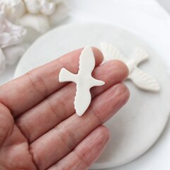 Подвеска Птица голубь, белый, M, 41*27 мм, S022