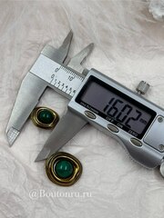 Пуговицы бронзовые неровной формы с зеленым камнем