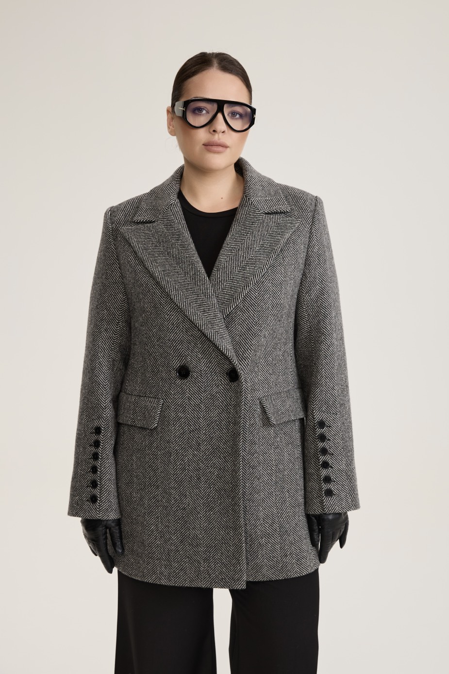 Пальто двубортное укороченное в елочку, черный