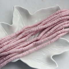 Каучук бледно-розовый, бусины 6 мм, 067-6-26