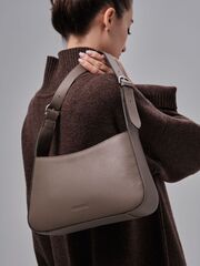 Сумка кожаная на плечо багет тауп