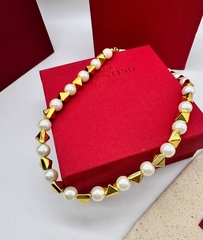 Колье чокер с жемчугом в стиле VALENTINO