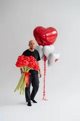 Сет гелиевых шаров Любовь с букетом роз