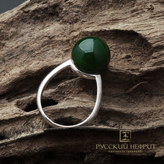 Кольцо с зелёным нефритом. Perlus.
