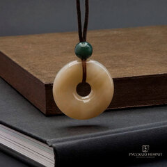 Диск Би большой. Нефрит медовый.