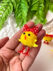 Цыплята пасхальные, декоративные, пушистые, 4,5 см, с бантиками в горошек, набор 6 шт.