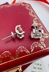 sergi-pusety-zakrepka-cartier-1-karat-iz-serebra-925-proby-s-muassanitami