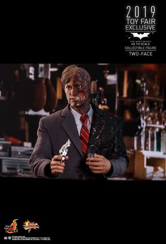 Фигурка Двуликий масштаб 1/6 Бэтмен Темный Рыцарь Эксклюзив HotToys