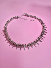 Чокер серебряные бусы с шипами