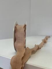 Лента полиэстер жатая с волнистым краем (2,5 см*9,14м), Мокко