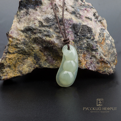 Подвес "Горох". Буромский нефрит.