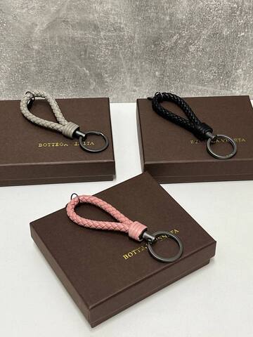 Брелок кожаный Bottega Venetta intrecciato, плетеный