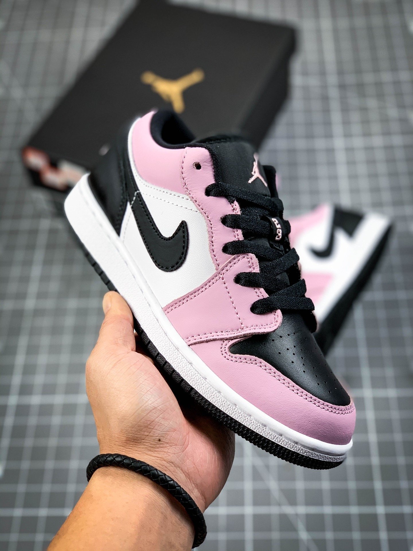 air jordan light arctic pink