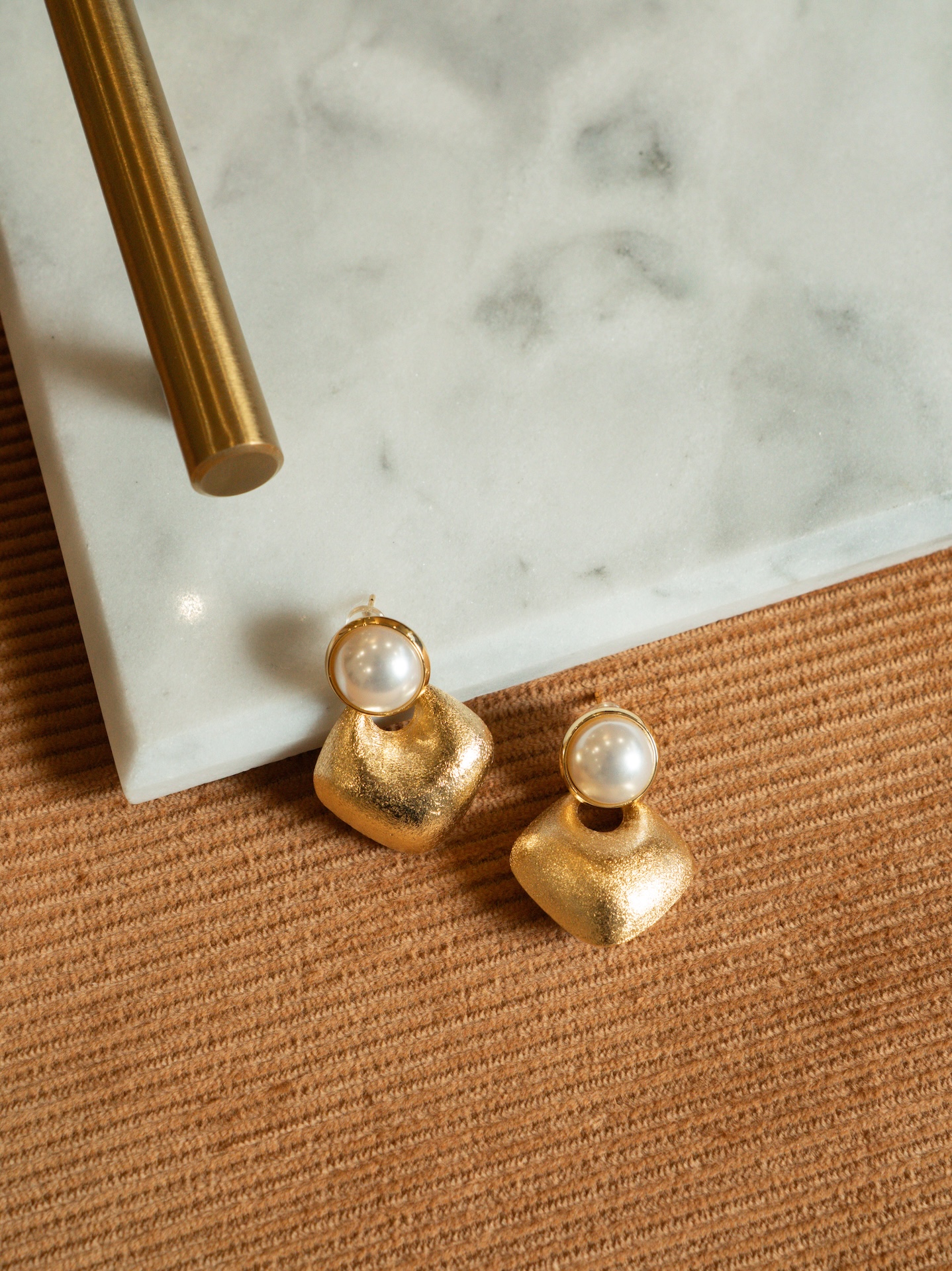 Выпуклые матовые серьги