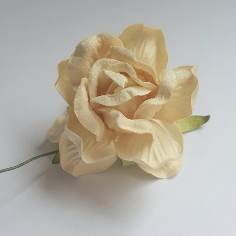 Роза из бумаги чайная на проволоке, 4 см., светло-бежевая, набор 10 шт.