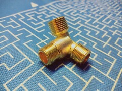 Фитинг-тройник UNITED PARTS для компрессора угловой, резьба внешняя  3/8