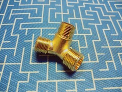 Фитинг-тройник UNITED PARTS для компрессора угловой, резьба внешняя  3/8