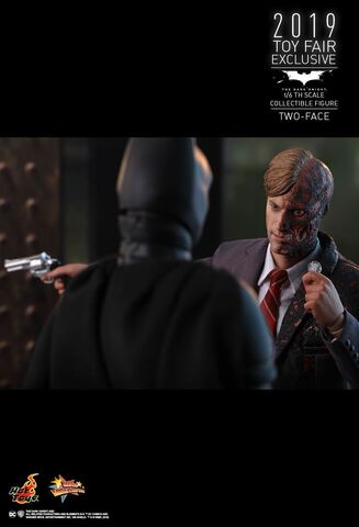Фигурка Двуликий масштаб 1/6 Бэтмен Темный Рыцарь Эксклюзив HotToys