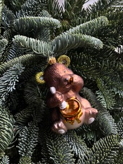 Новогодняя игрушка Мишка с бочонком меда стекло