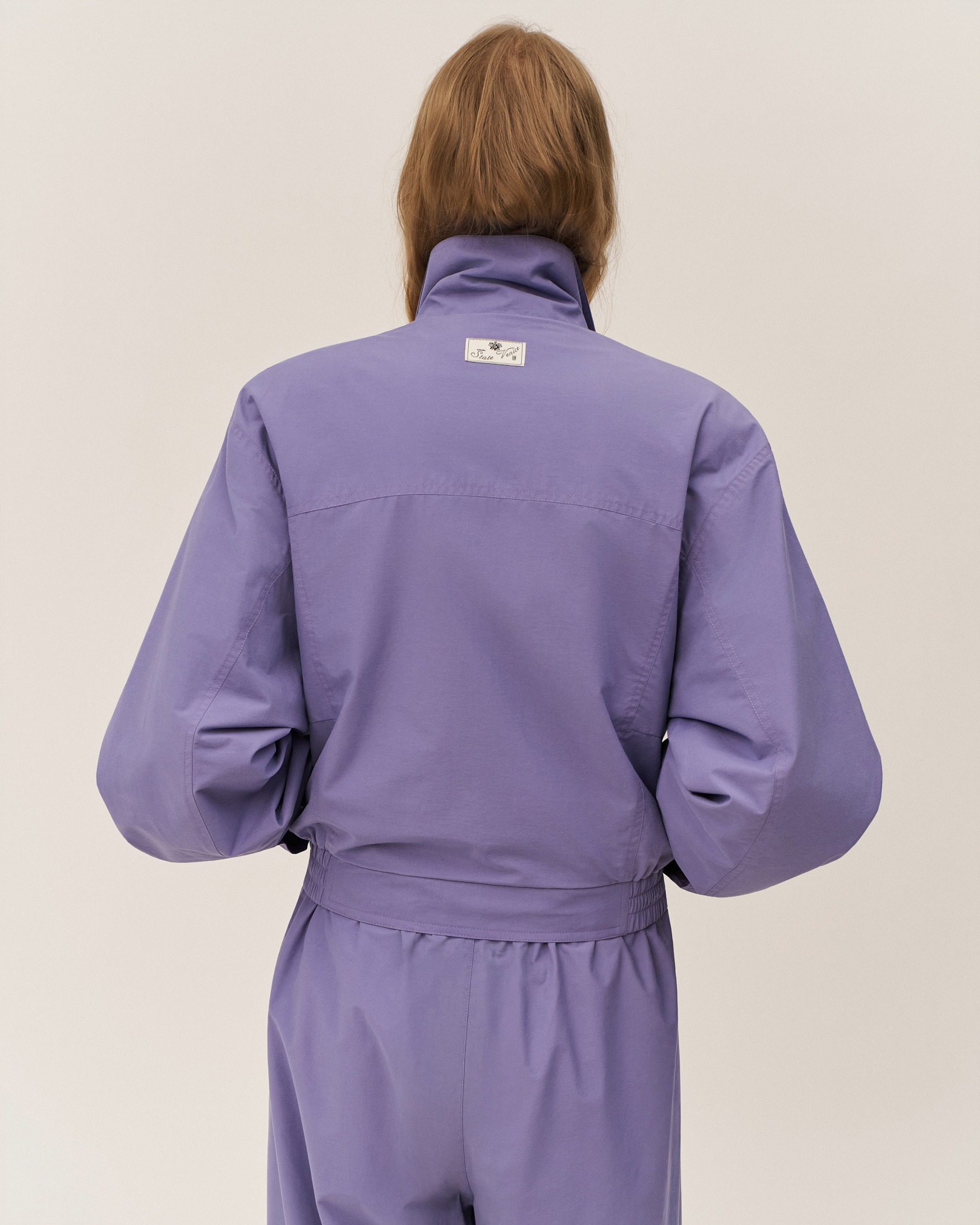 Куртка с объемными плечами