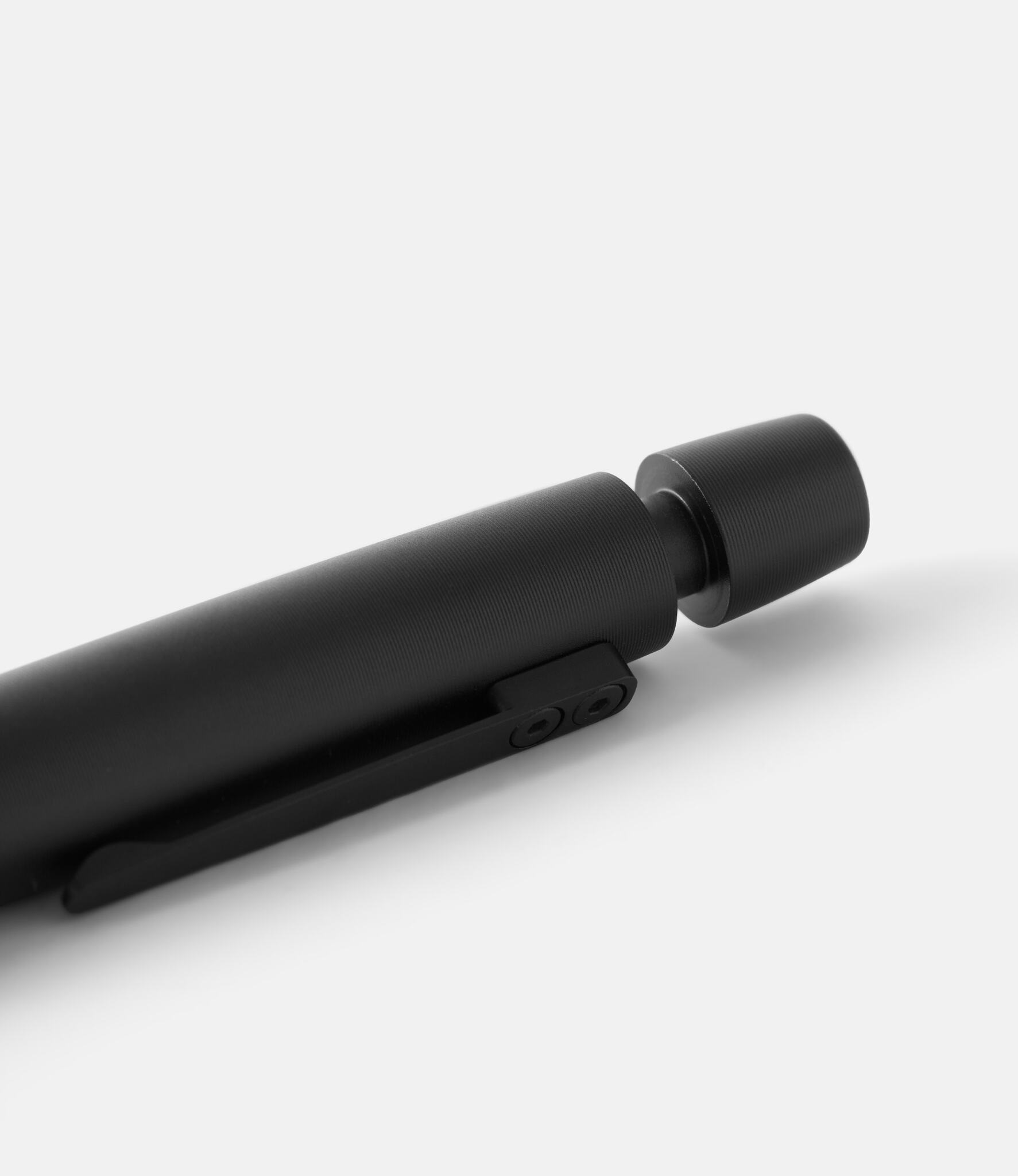 Ensso Giro Black — ручка из авиационного алюминия