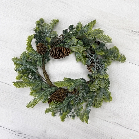 Венок еловый с шишками 40см ChristmasDeLuxe зеленый