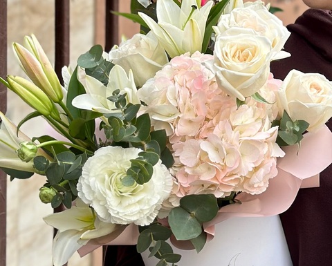 Цветы в коробке «Лиана»