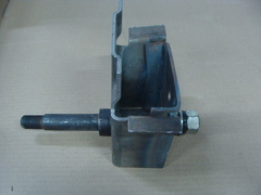 кронштейн рессоры передний УАЗ 3962 левый с осью  3962-00-2902441-00