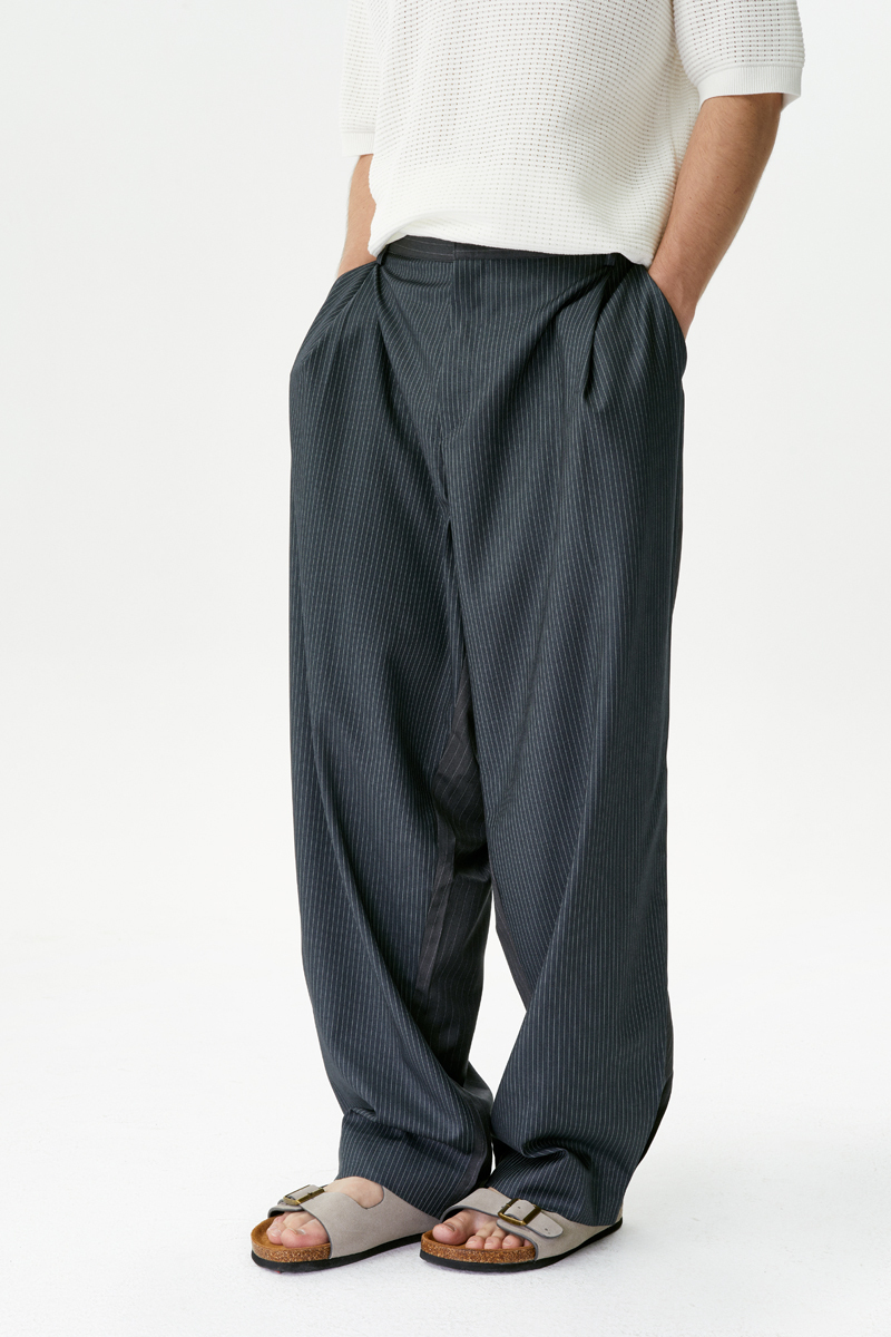 Серые брюки в полоску YOUNGMIN