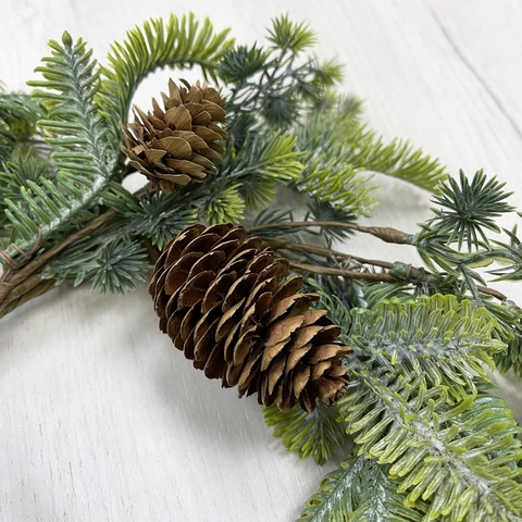 Венок еловый с шишками 40см ChristmasDeLuxe зеленый