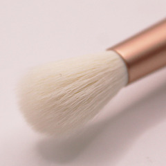 TF BIT208 Круглая пушистая кисть для растушевки теней I'm TREND