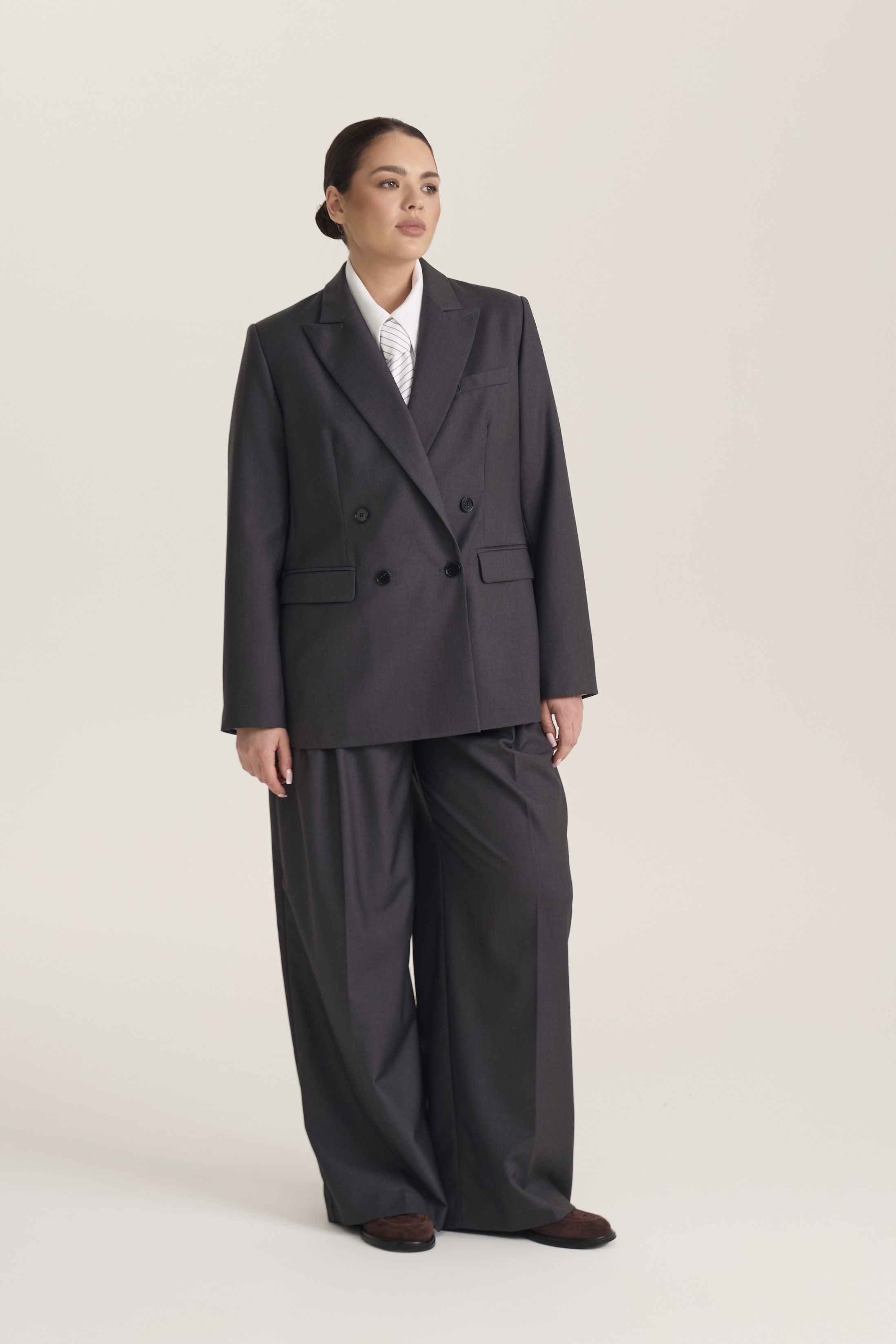 Жакет двубортный, темно-серый