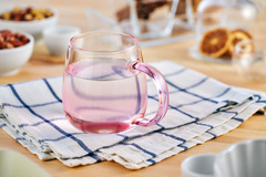 Чашка-кружка Milan 380 мл с розовой ручкой, цветное стекло градиент розового цвета Teastar