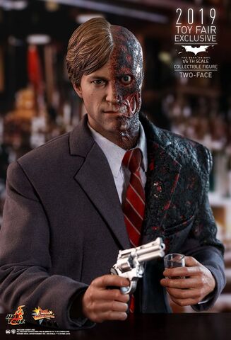 Фигурка Двуликий масштаб 1/6 Бэтмен Темный Рыцарь Эксклюзив HotToys