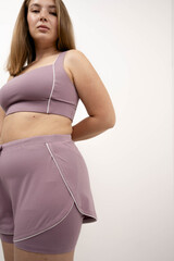 Мини-шорты с контрастным кантом | Последние размеры